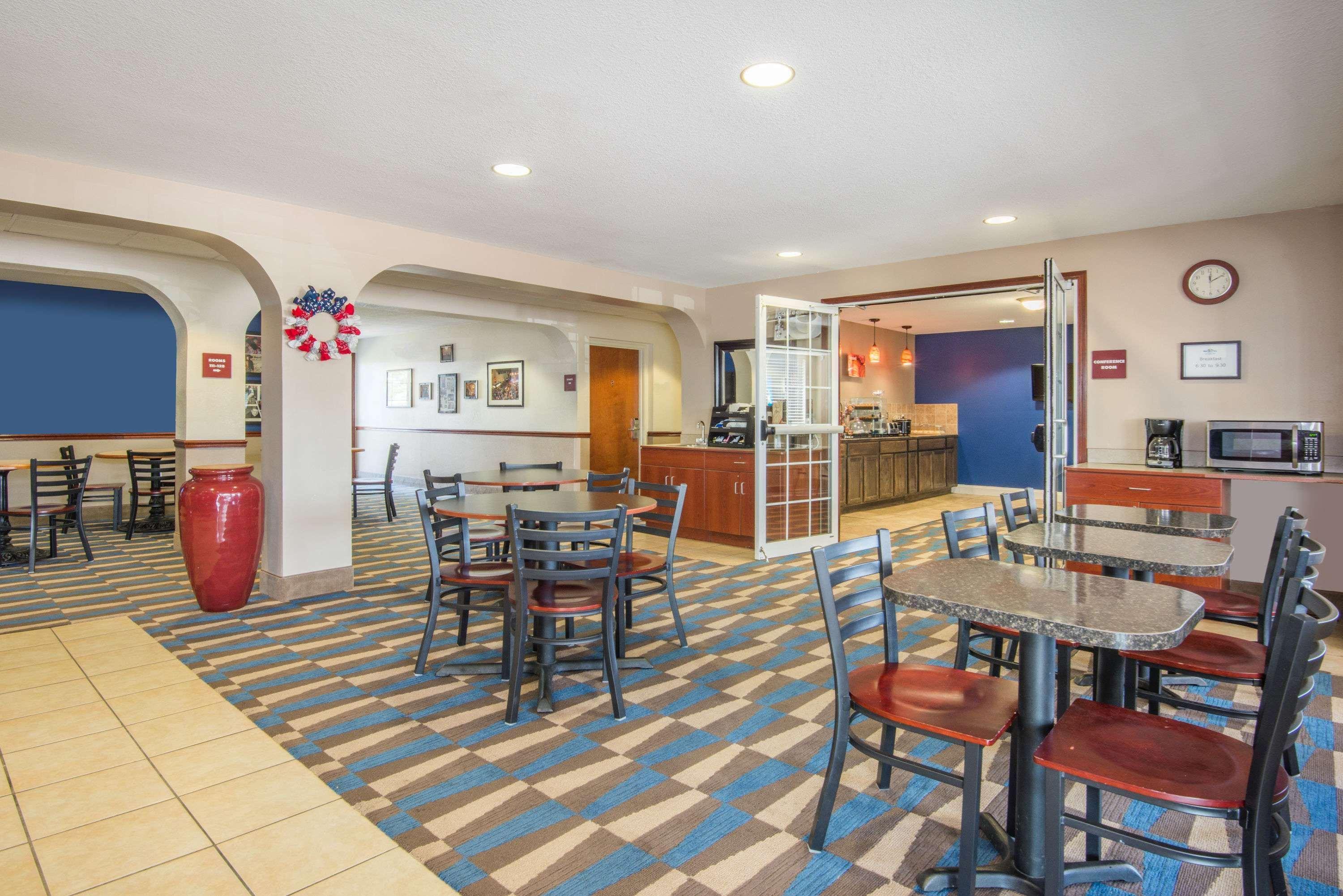 Microtel Inn And Suites By Wyndham Miami Ok Exterior foto