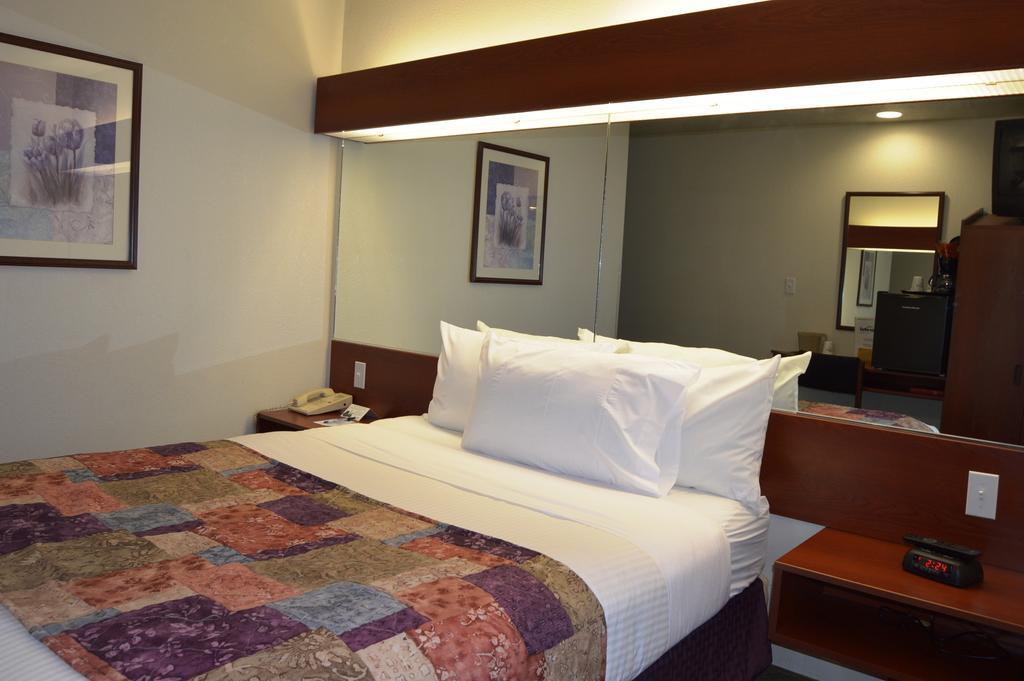 Microtel Inn And Suites By Wyndham Miami Ok Quarto foto